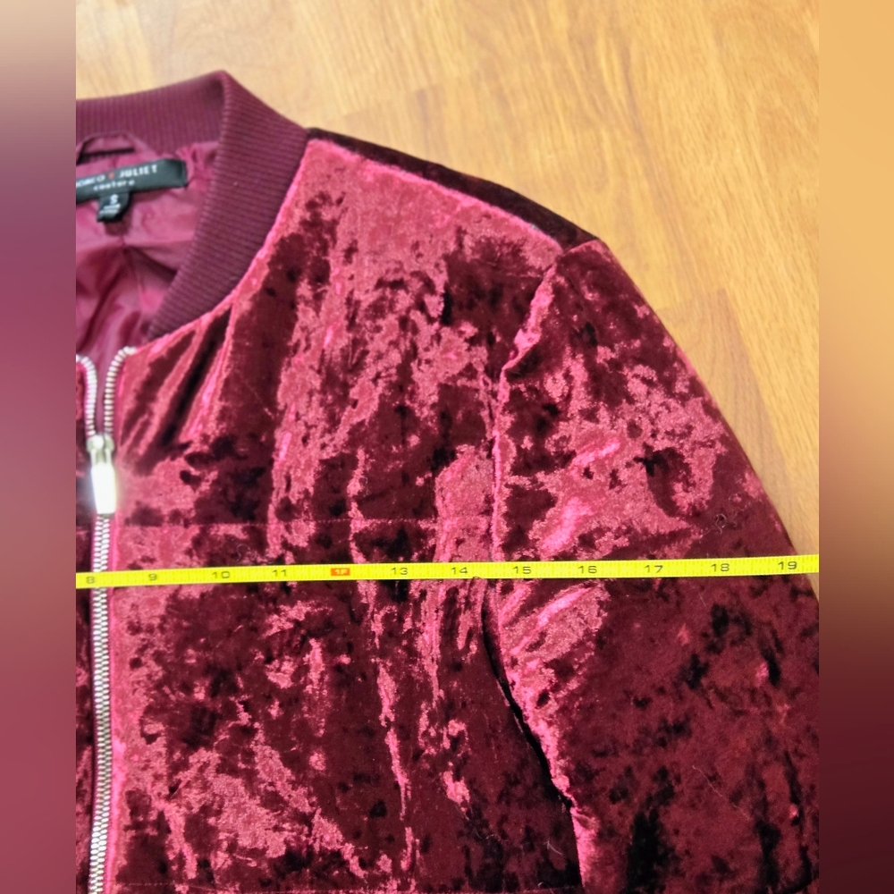 Romeo & Juliet Couture Metallic Burgundy Velvet Bomber Jacket Size S MSRP $175 - Picture 6 of 9